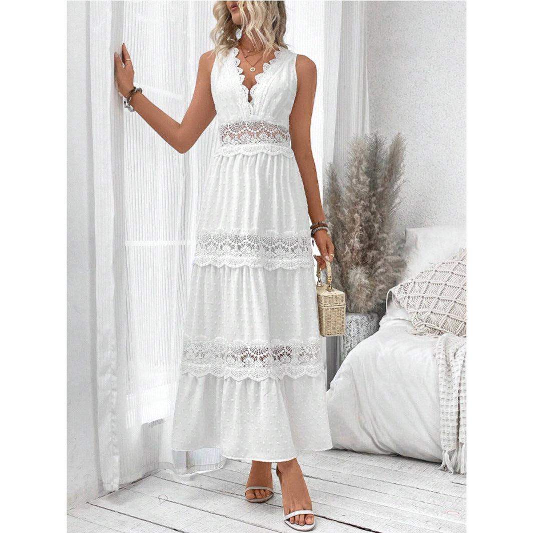 Robe sans manches en dentelle blanche avec col V, style bohème chic, longue et élégante pour l'été.